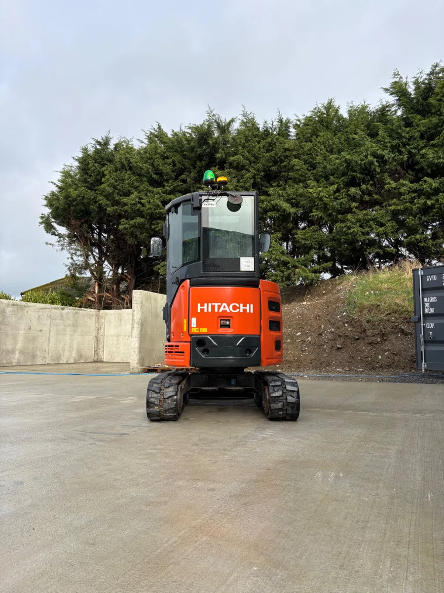 2020 Hitachi 26U - Image 4
