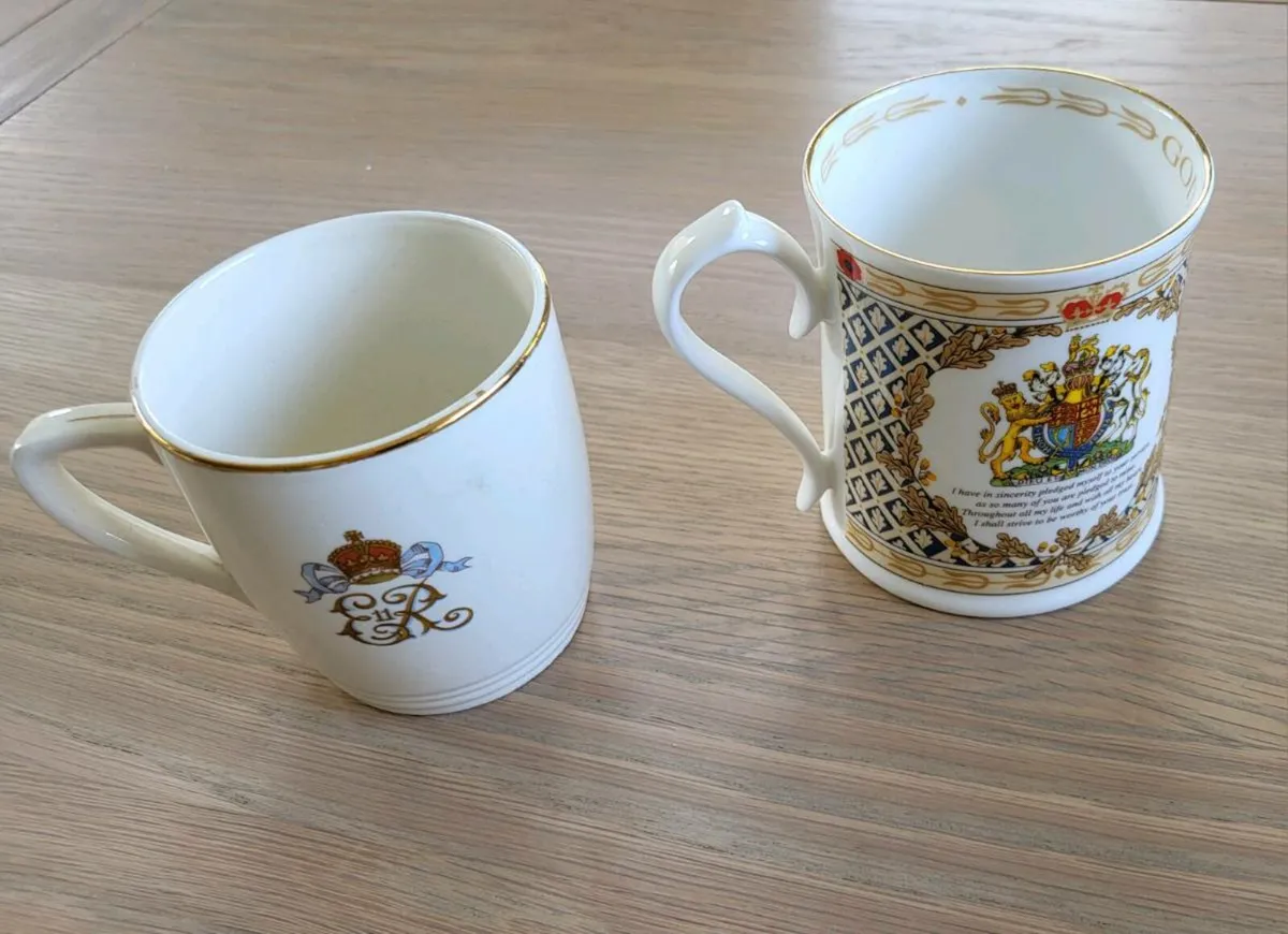 2 Royal souvenir mugs - Image 2