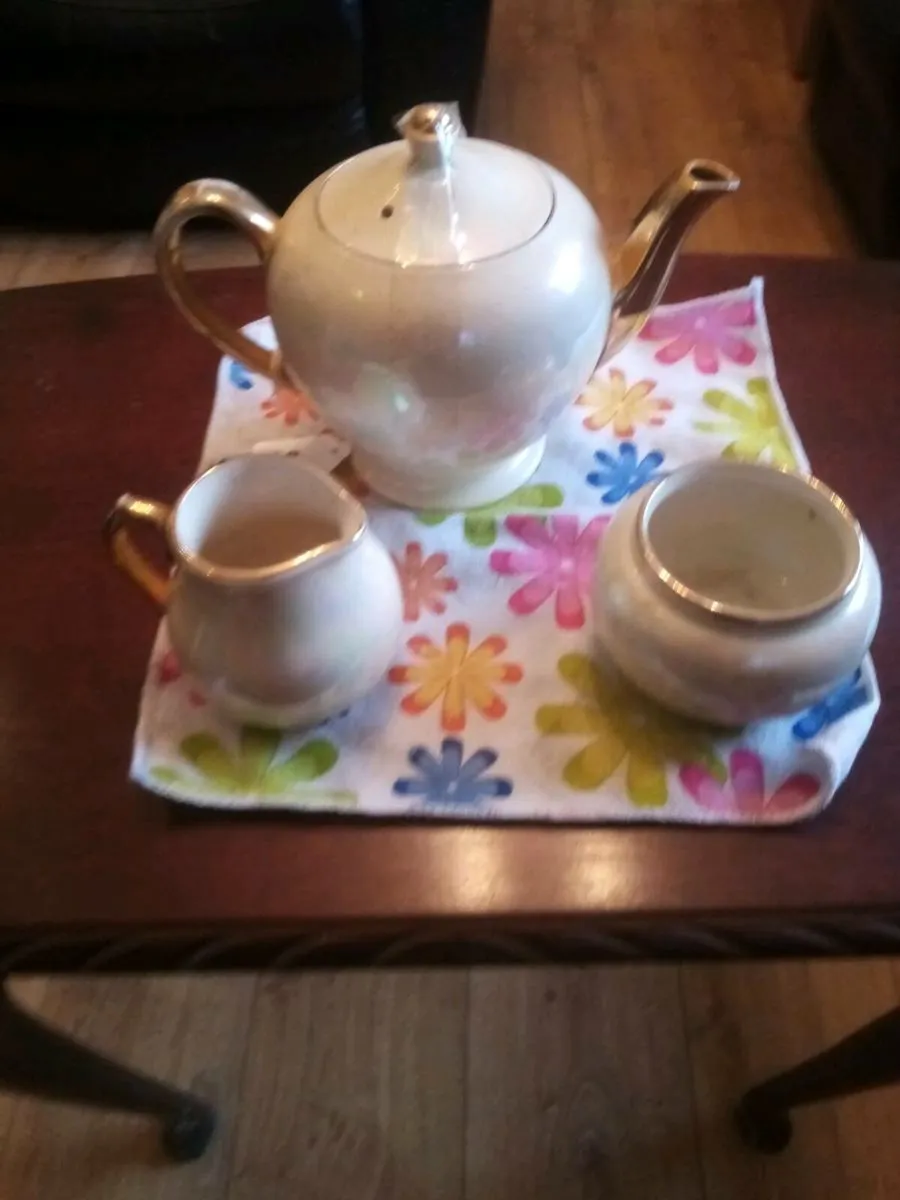 Saddlers tea pot - Image 2
