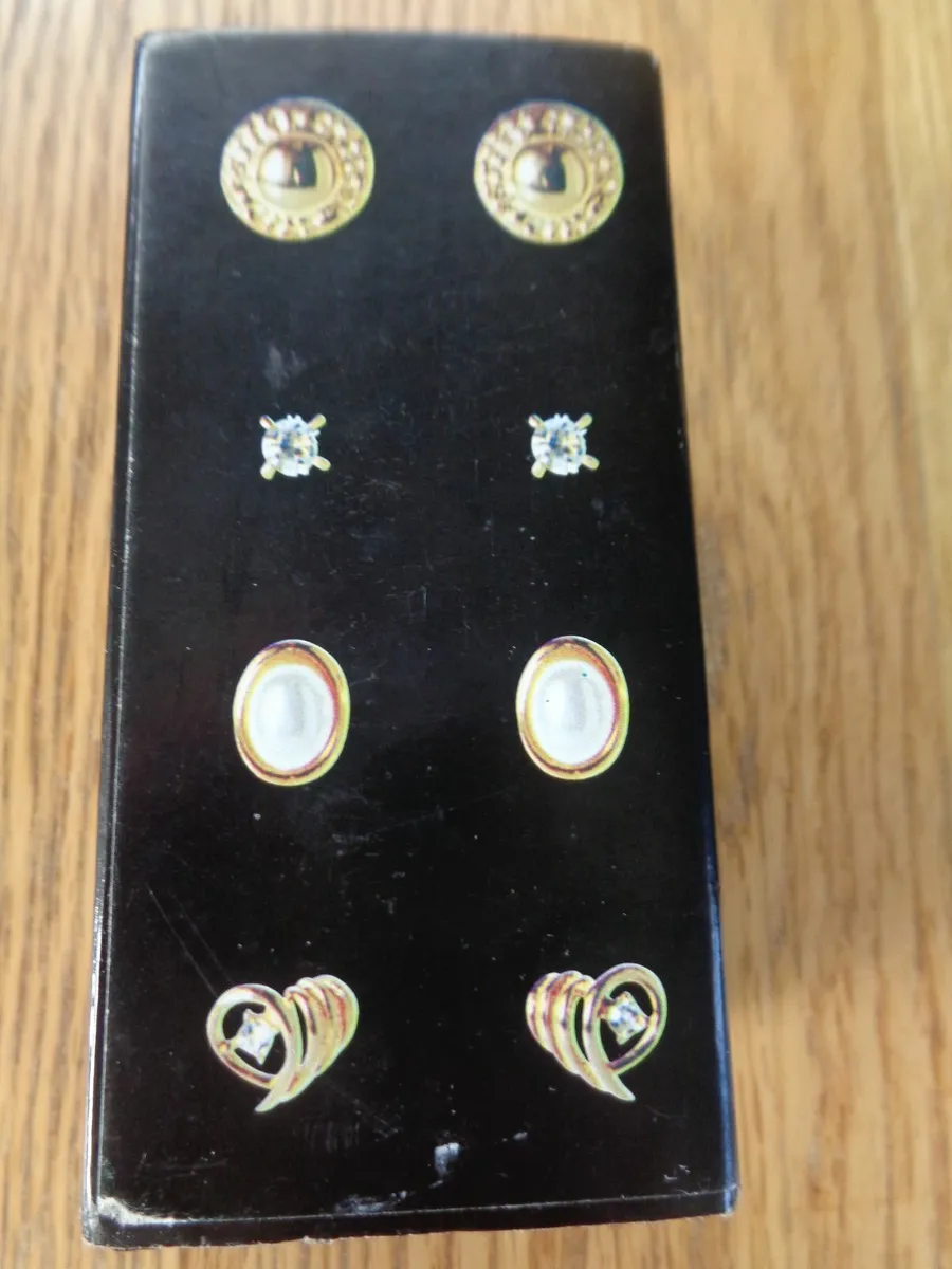 Andre Piasso Travel Earrings Set for Sale - Image 2