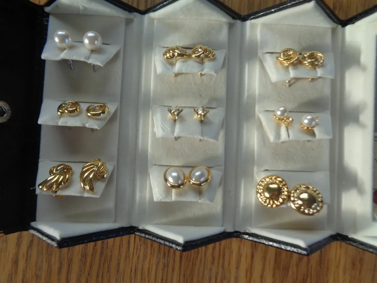 Andre Piasso Travel Earrings Set for Sale - Image 1