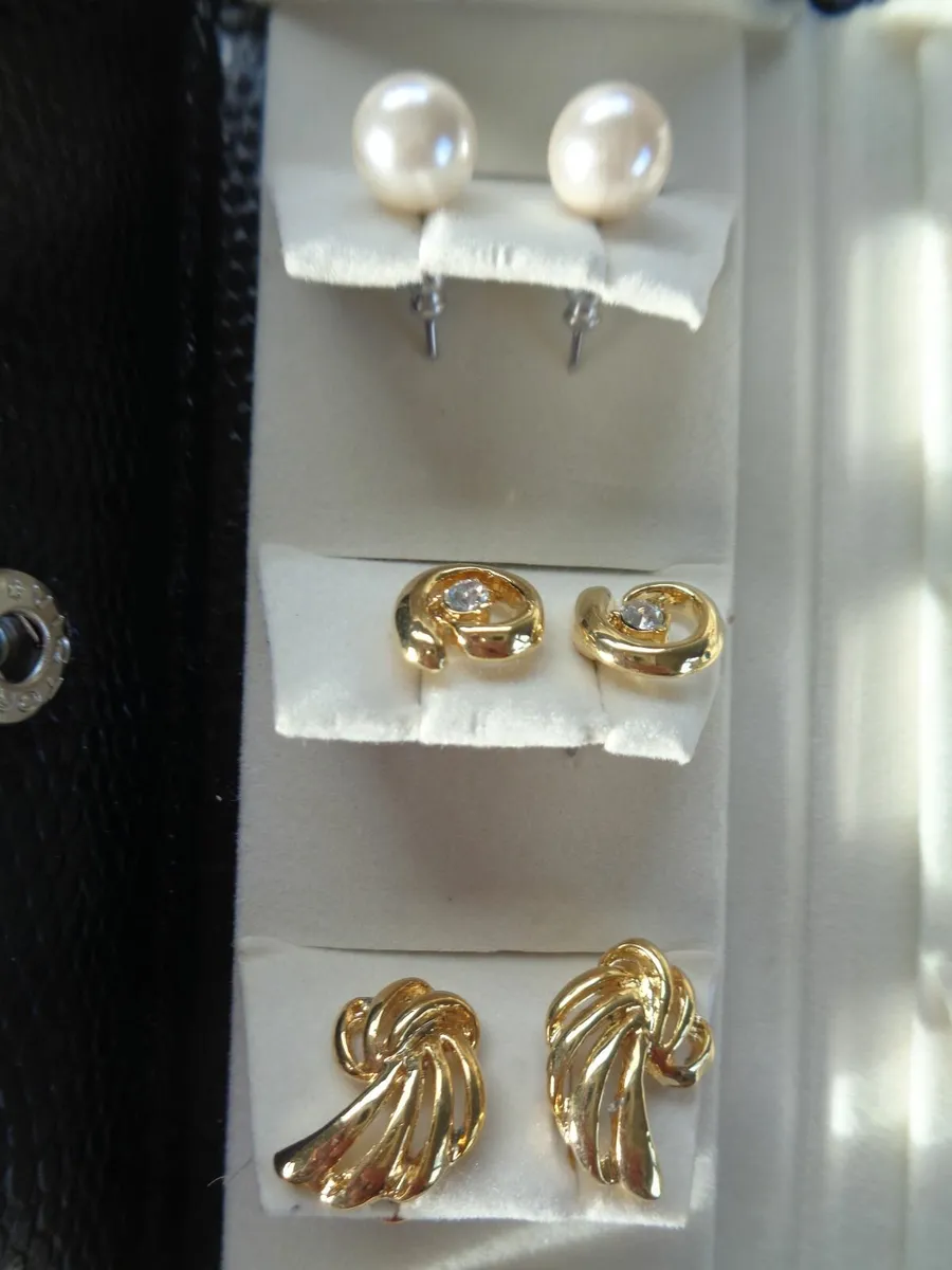 Andre Piasso Travel Earrings Set for Sale - Image 4