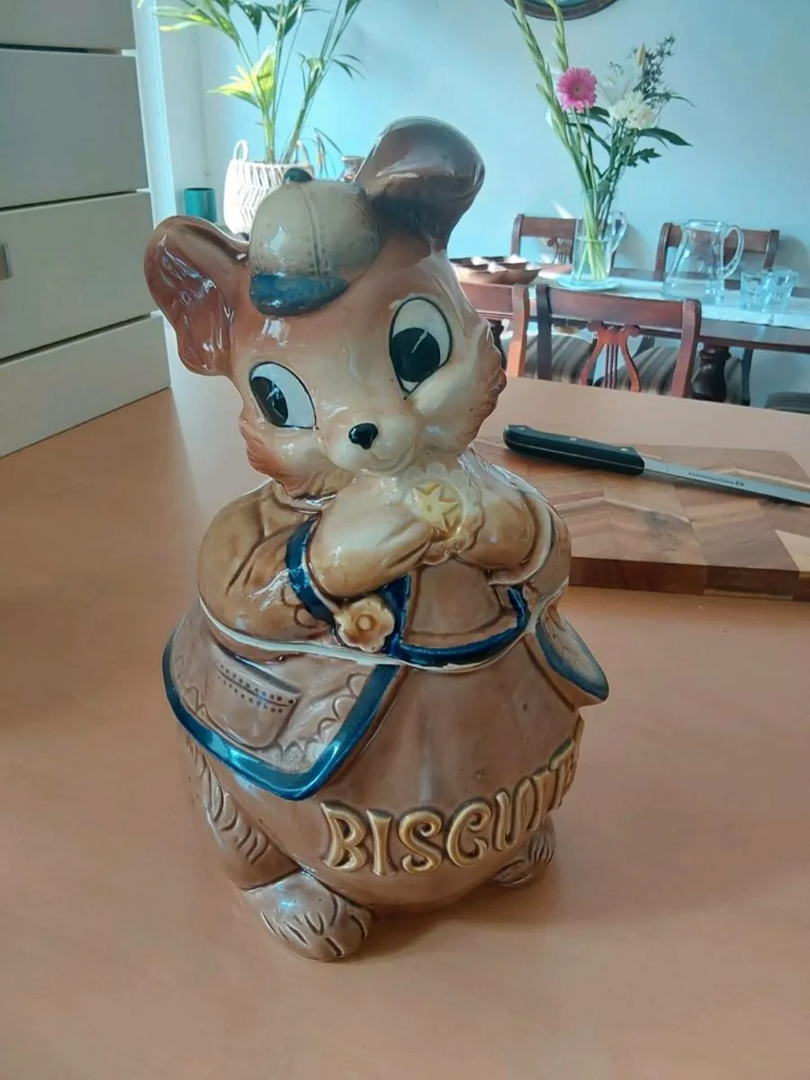 Vintage Royal Sealy 1950s Chipmunk Biscuit Jar - Image 1