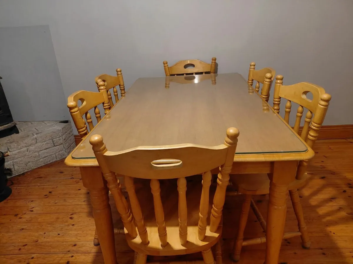 Kitchen table - Image 1