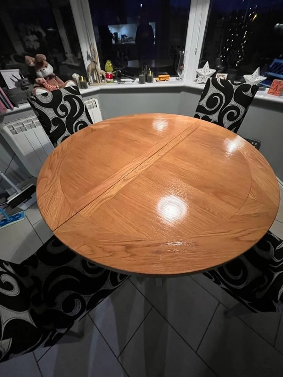 Oak Dining Table & 6 chairs. - Image 2