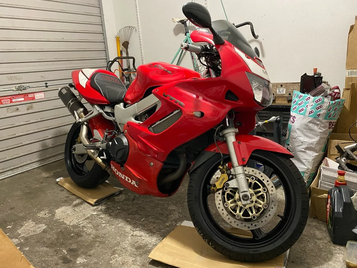 Vtr1000 firestorm - Image 1