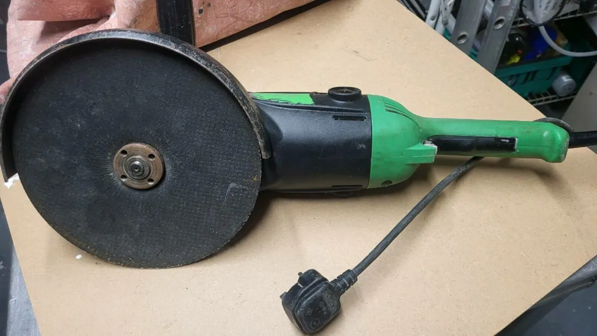 Hitachi ANGLE GRINDER - Image 3