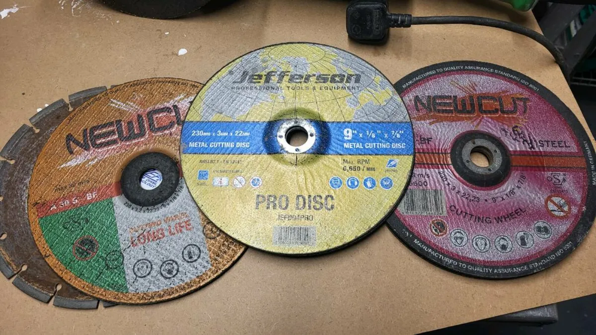 Hitachi ANGLE GRINDER - Image 4