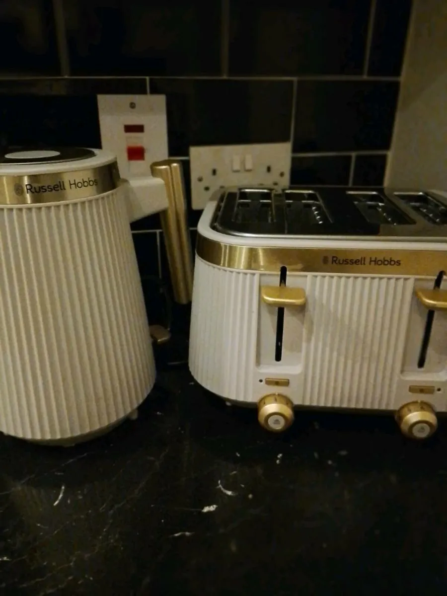 Russell Hobbs kettle and toaster 70 for the set - Image 1