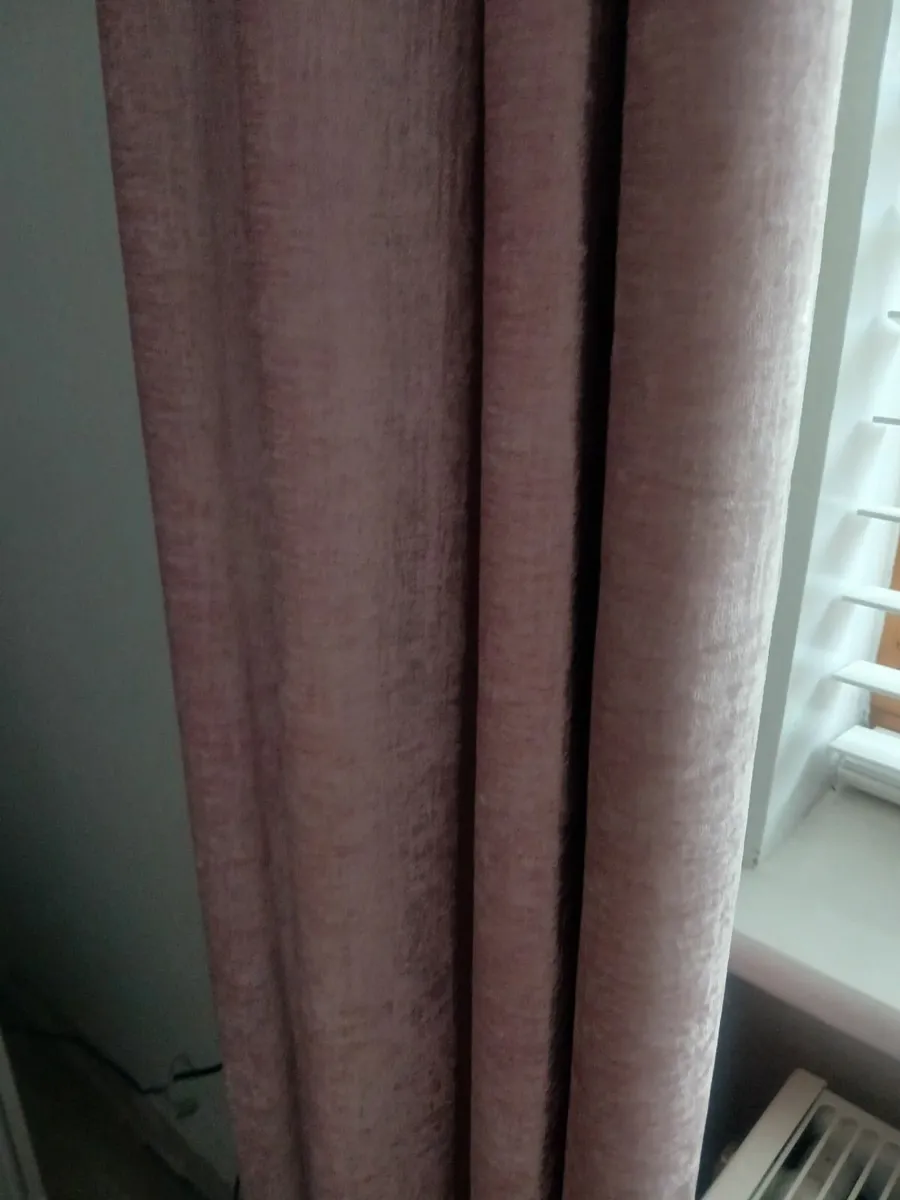 Curtain - Image 2