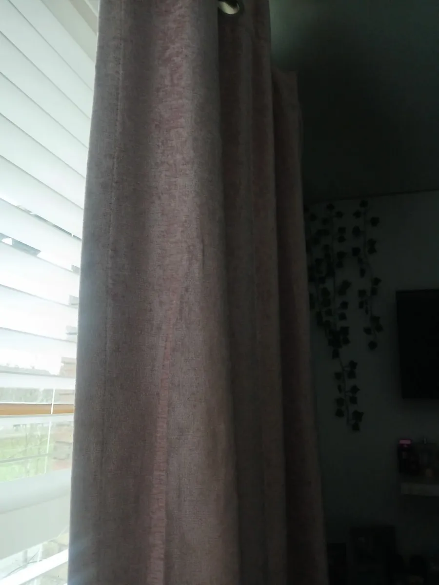 Curtain - Image 3