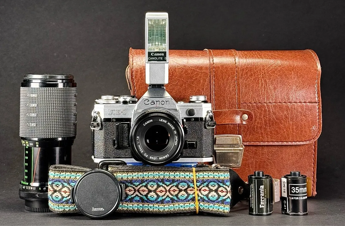 Canon AE- 1 camera kit - Image 1