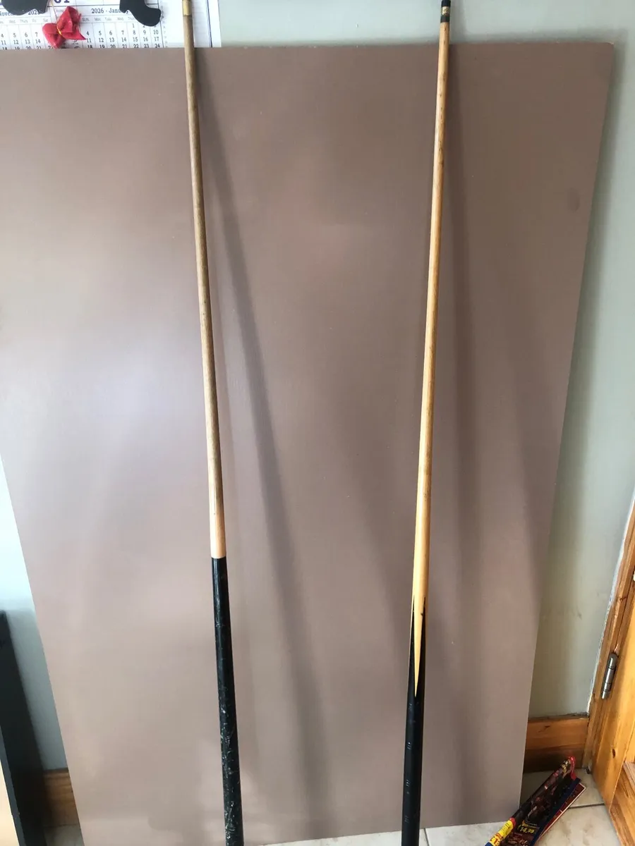 2 pool cues 1 Jimmy White