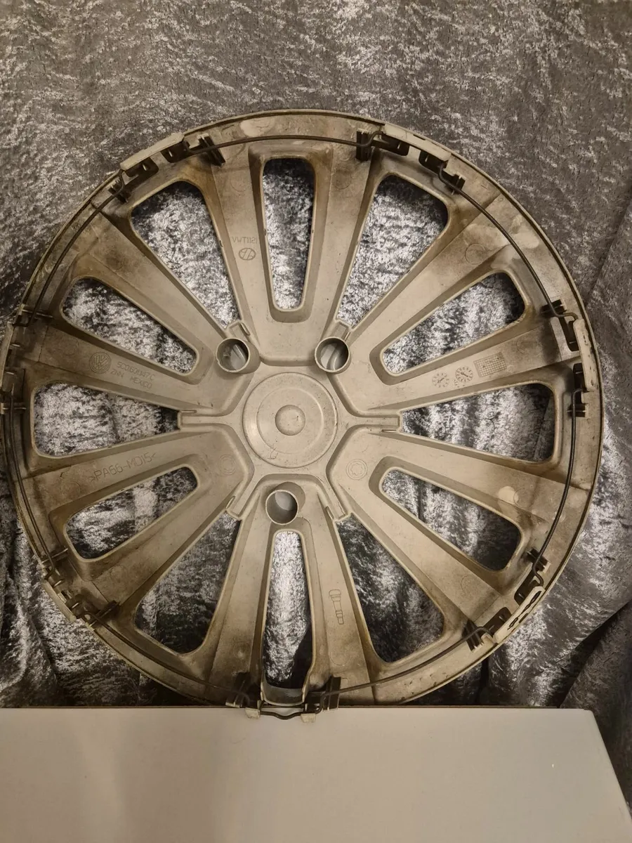 Hub caps Honda, VW + centre hubcaps, Fiat 500 - Image 2