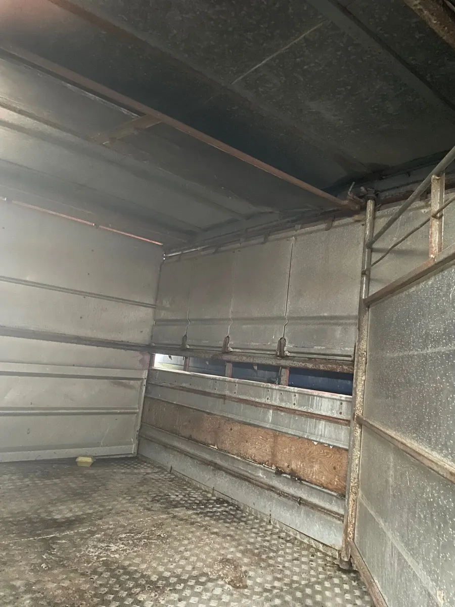 17ft livestock box body - Image 4