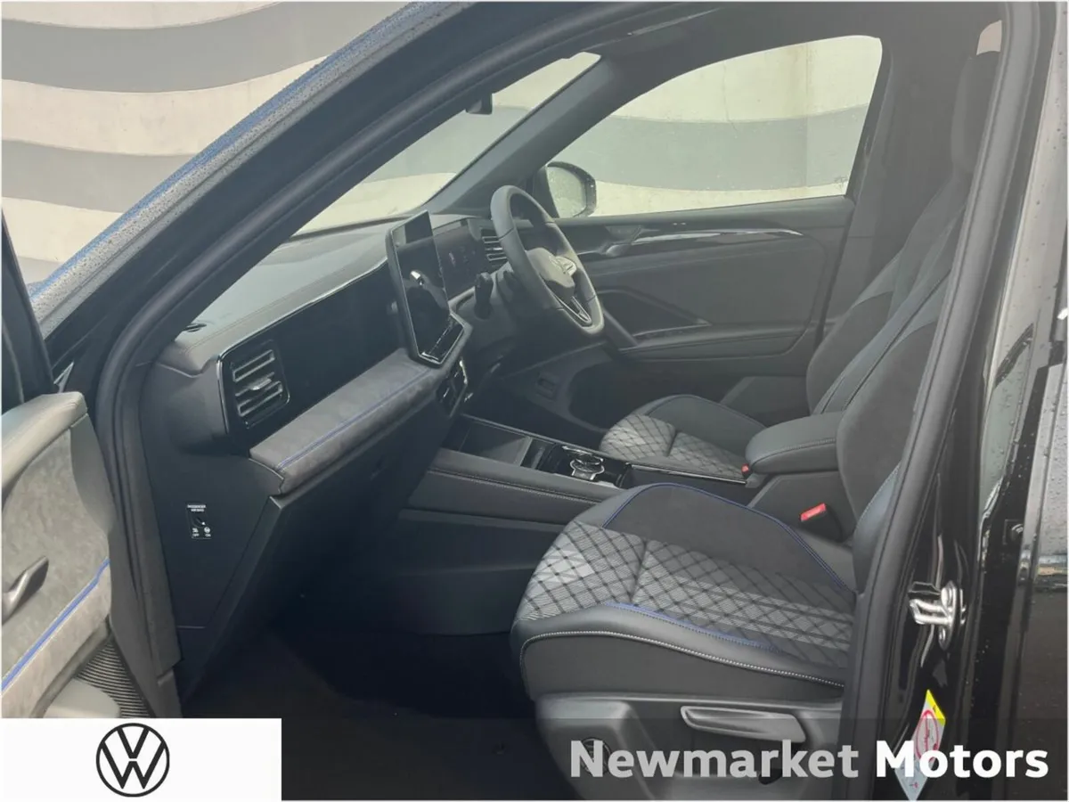 Volkswagen Tiguan R-LINE BLACK PACKAGE 75 DSG 2.0T - Image 4