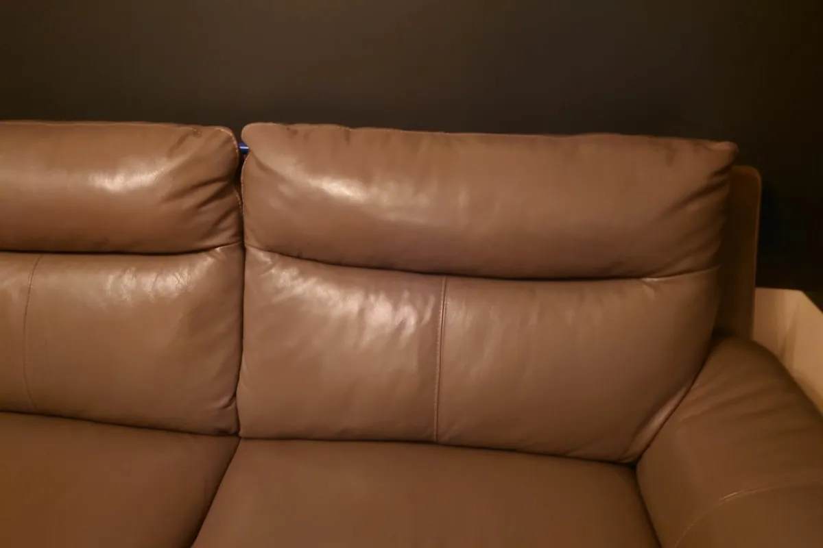 Leather sofa. - Image 4