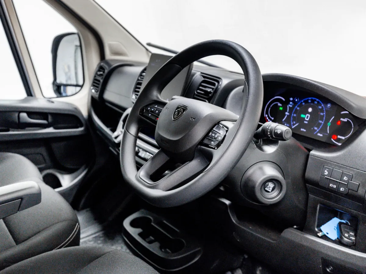 Peugeot Boxer E-Boxer Professional 110kWh 270HP L3 - Image 2