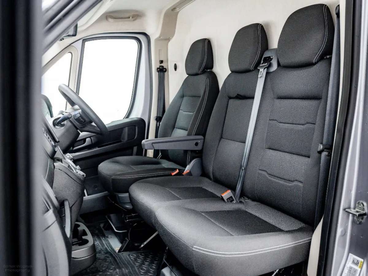 Peugeot Boxer E-Boxer Professional 110kWh 270HP L3 - Image 4