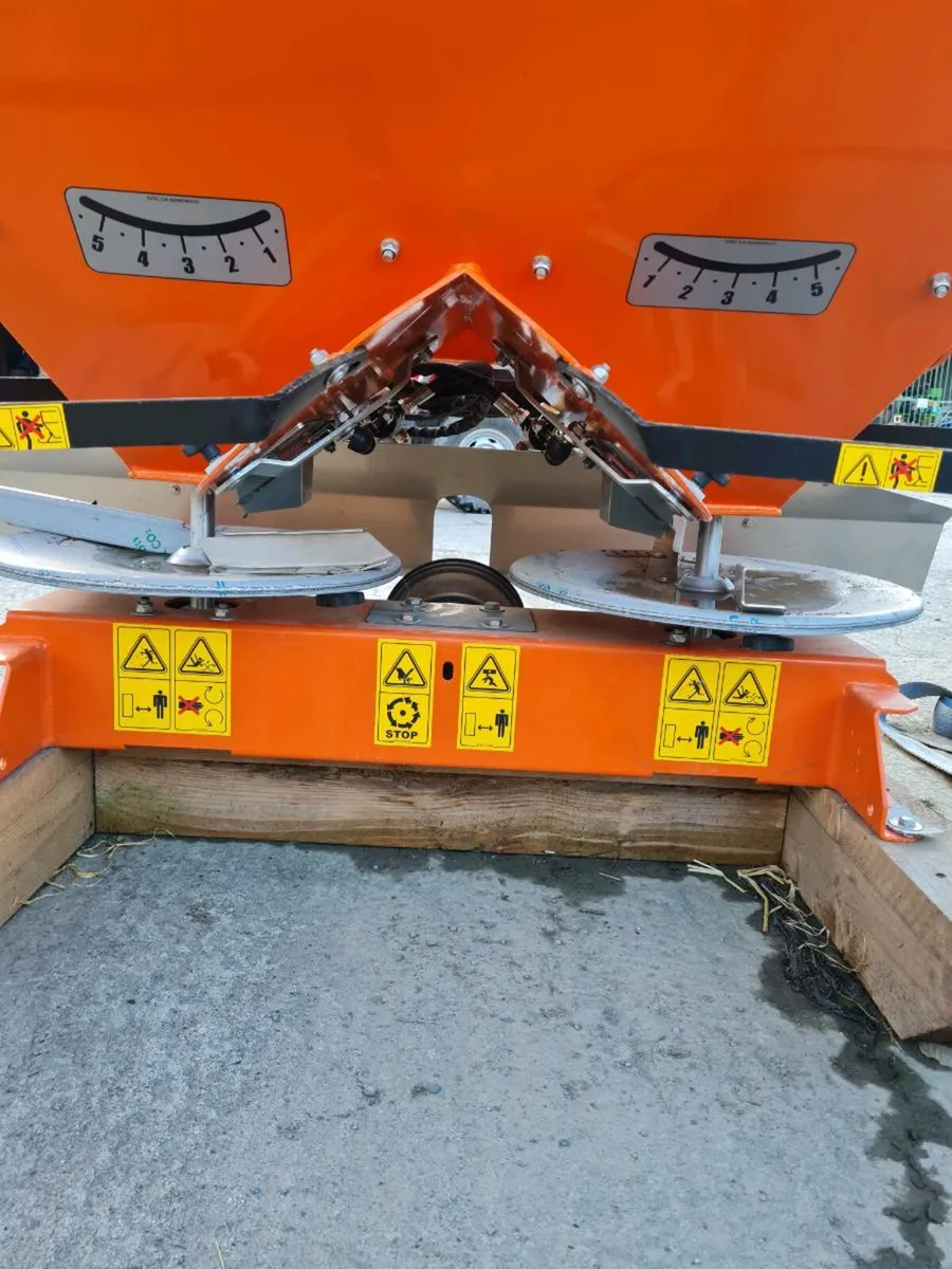 New Agrex fertiliser spreader - Image 3