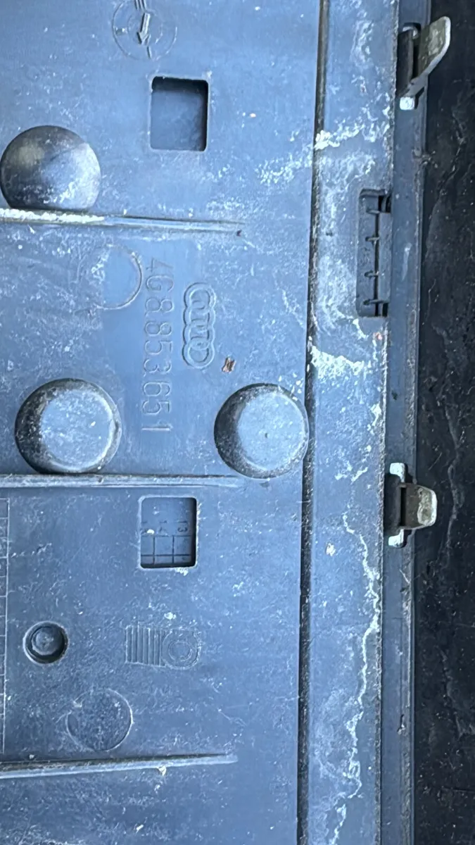 Original Audi a7 front grill used 2011-2014 - Image 2