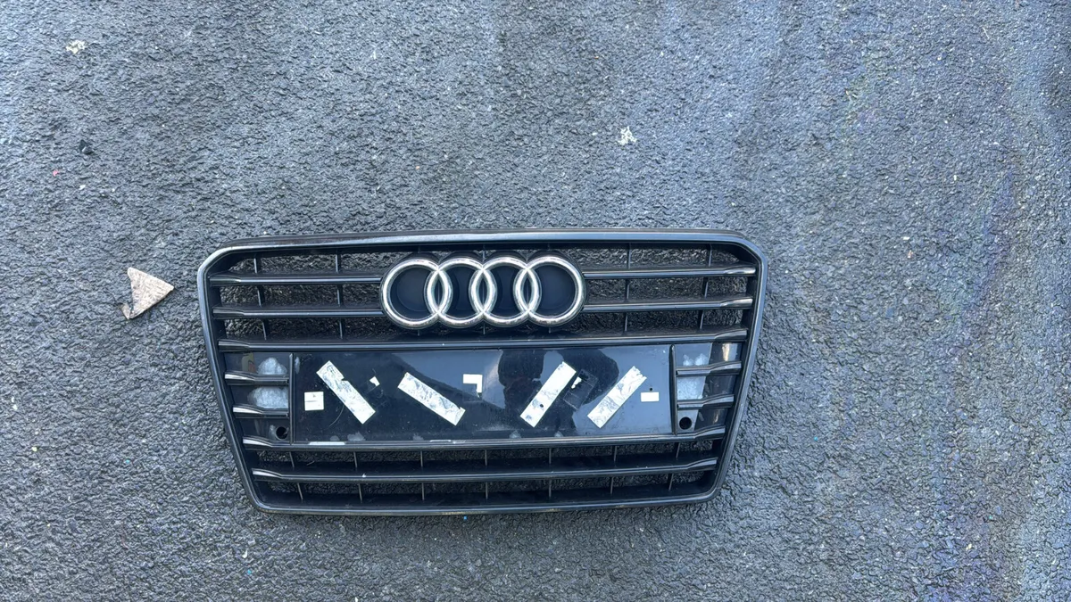 Original Audi a7 front grill used 2011-2014 - Image 1