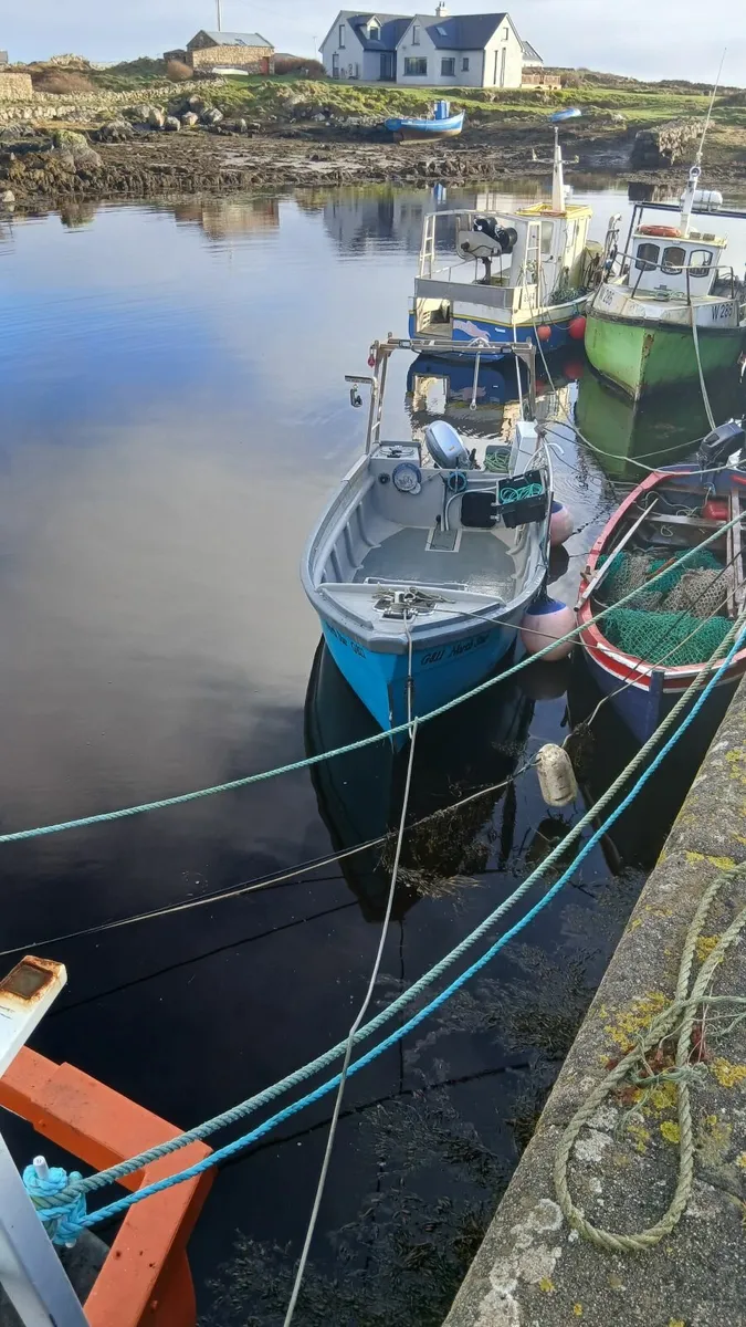 Fishing boat - Image 4