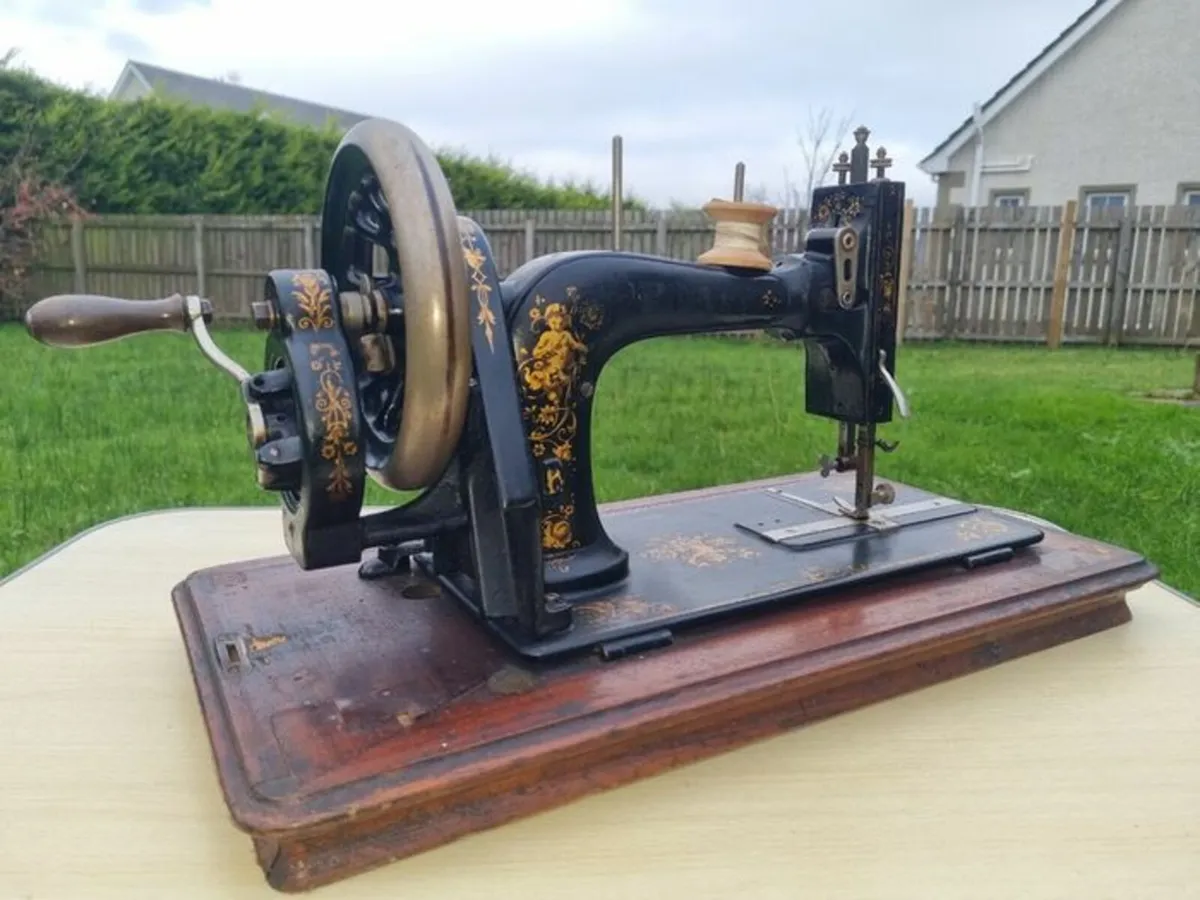 Vintage German Sewing Machine - Pfaff - Image 2