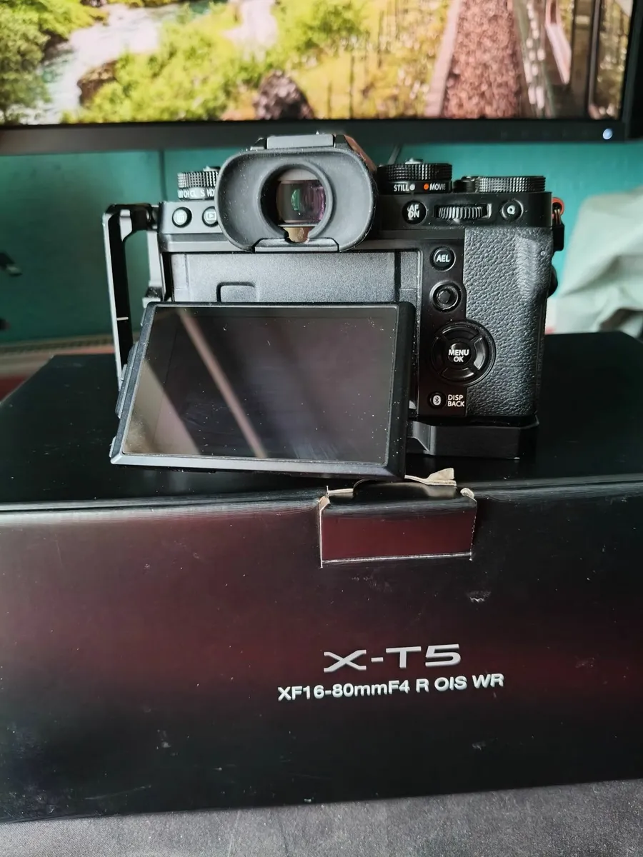 Camera and lenses - Image 3