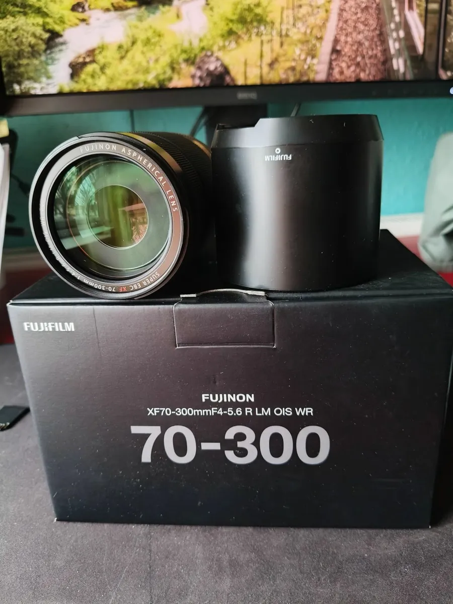 Camera and lenses - Image 4