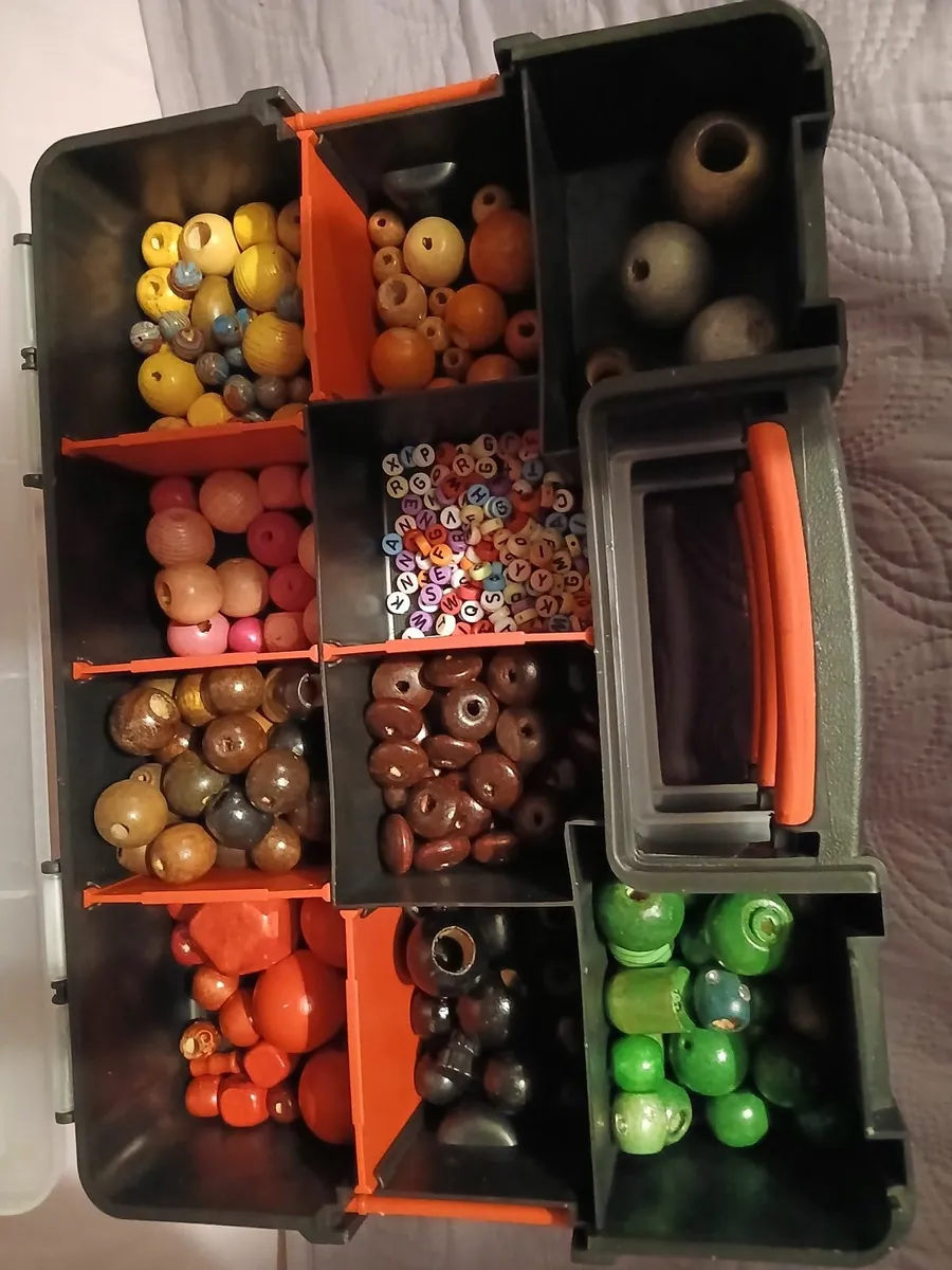 TOOLBOX WITH BEADS - Image 1