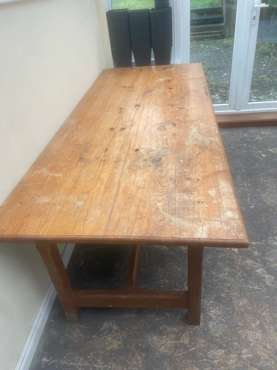 Dining table - Image 1