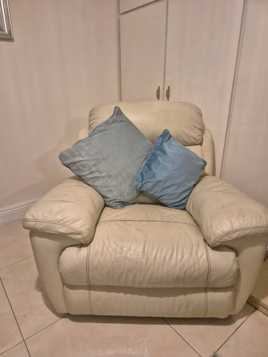 Dark cream leather 3-1-1 recliner sofa & chairs - Image 3