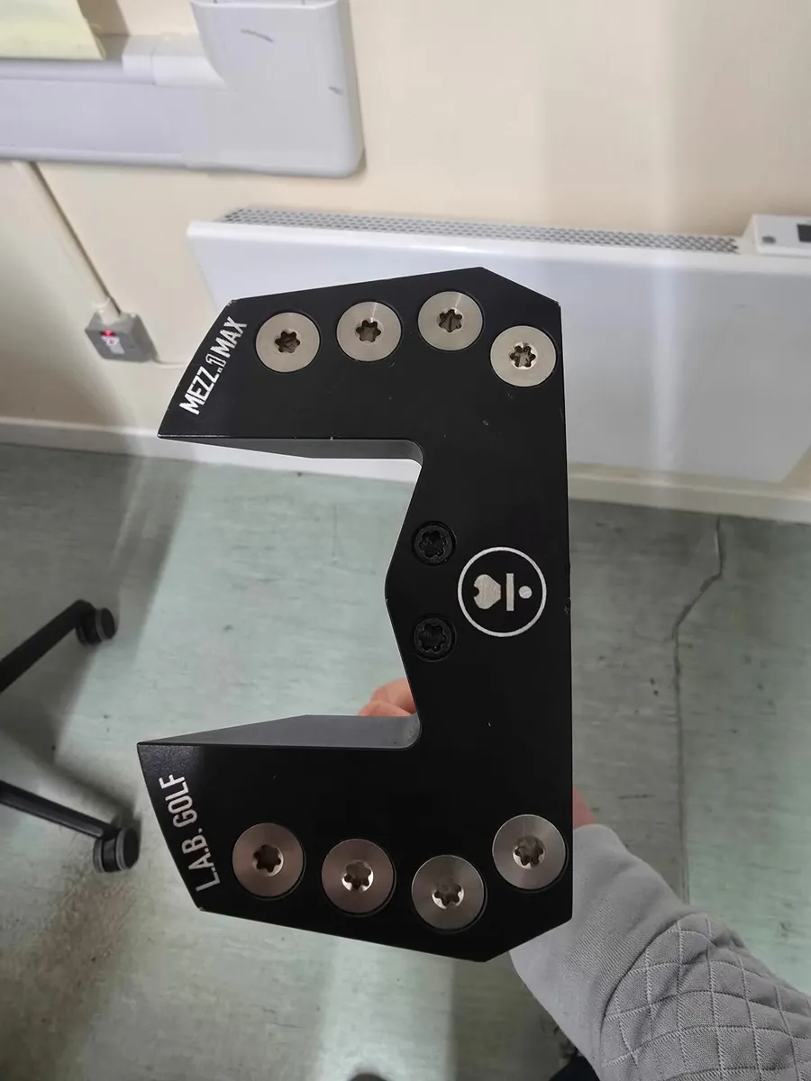 LAB Putter Mezz Max Black - Image 1