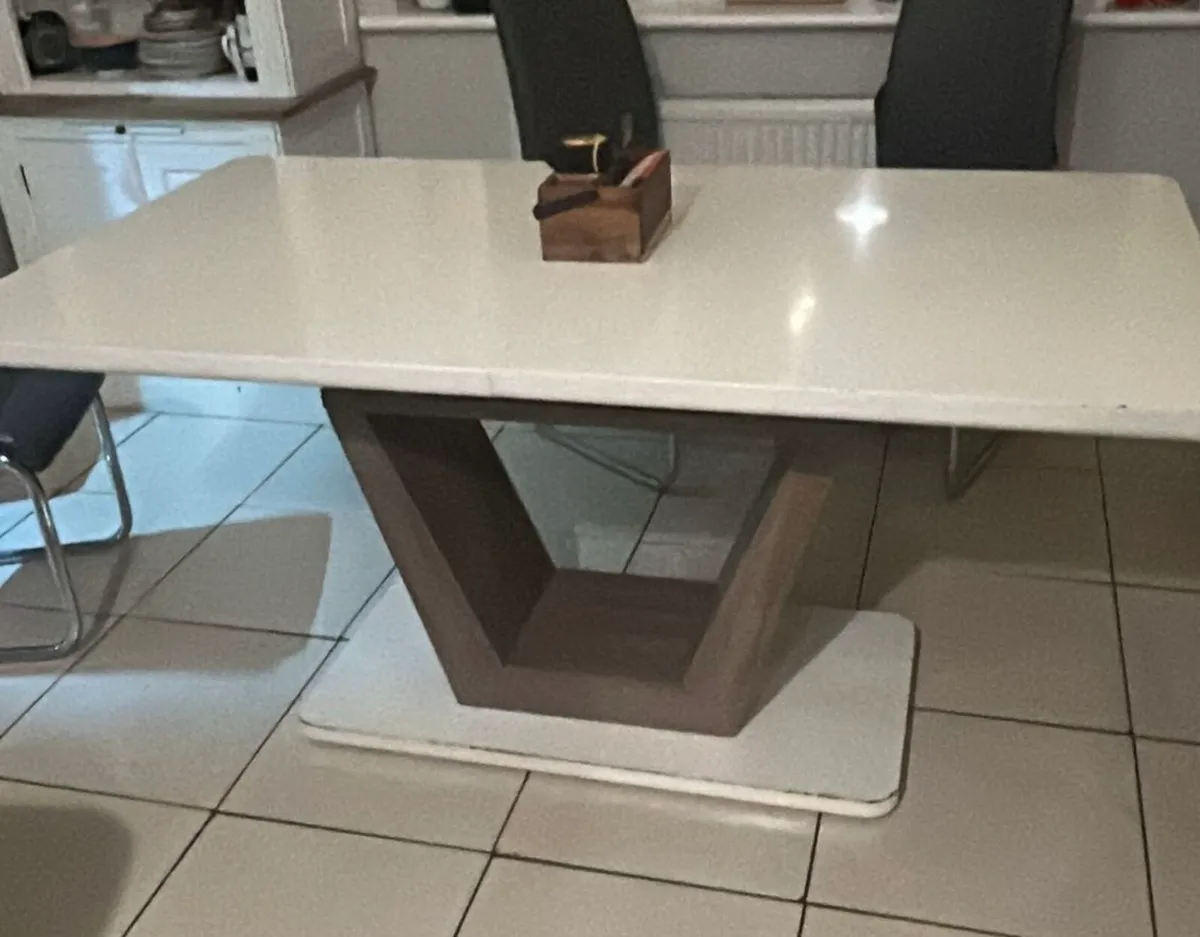 Table and 6 chairs - Image 2