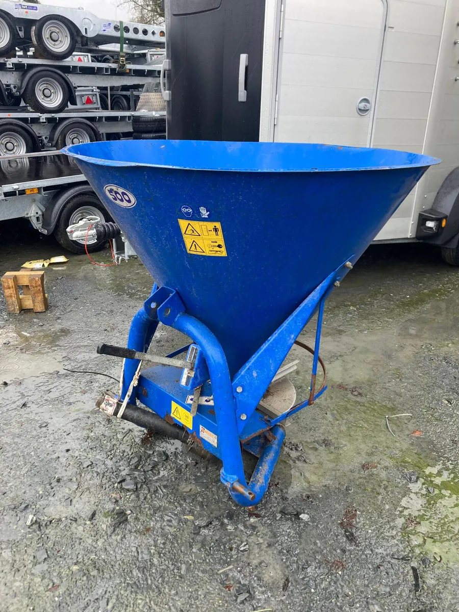 Fleming 300 Kilo fertiliser spinner NO VAT - Image 2