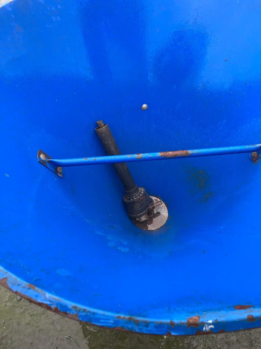 Fleming 300 Kilo fertiliser spinner NO VAT - Image 3