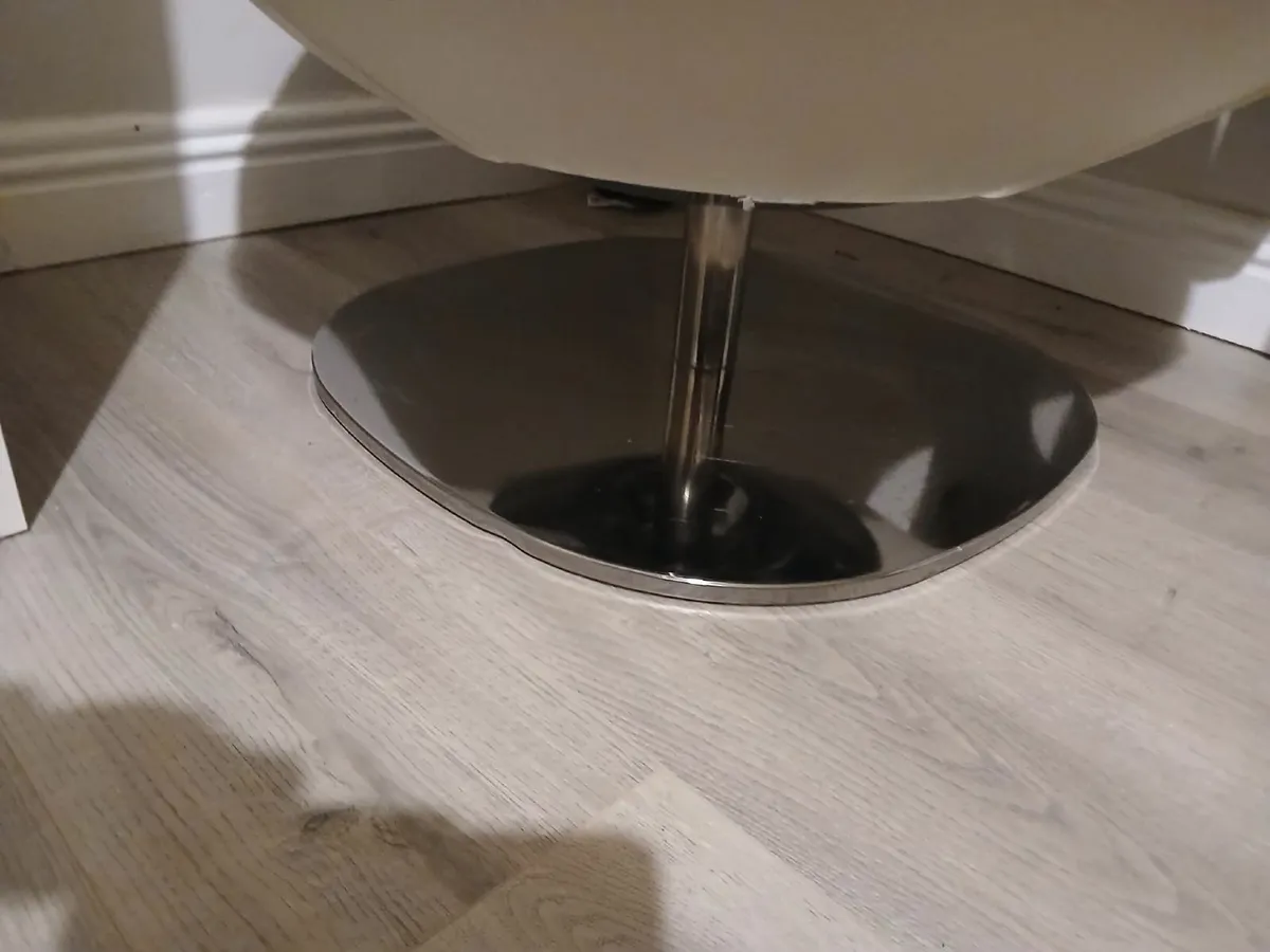 360 degree swivel egg chair - Image 3
