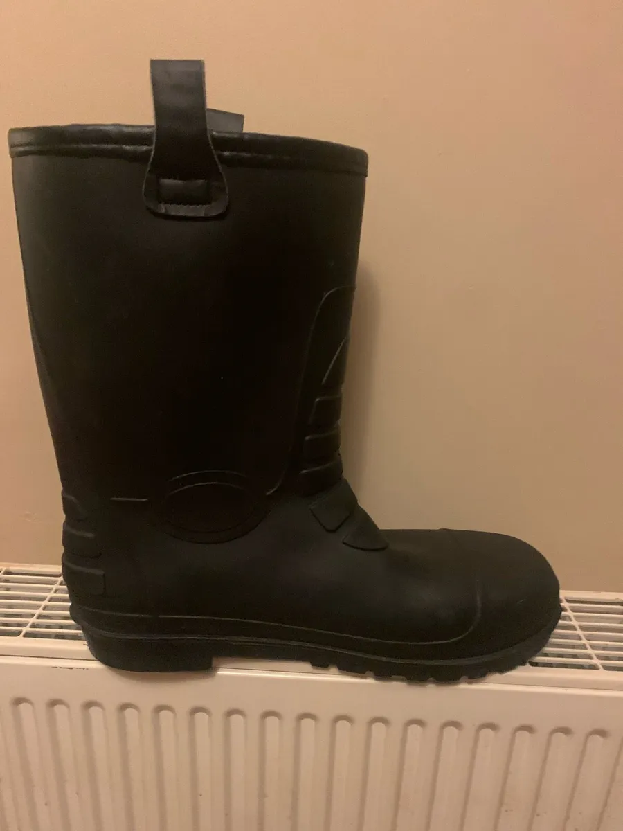 Rigger boots  steel toe excellent condition - Image 2