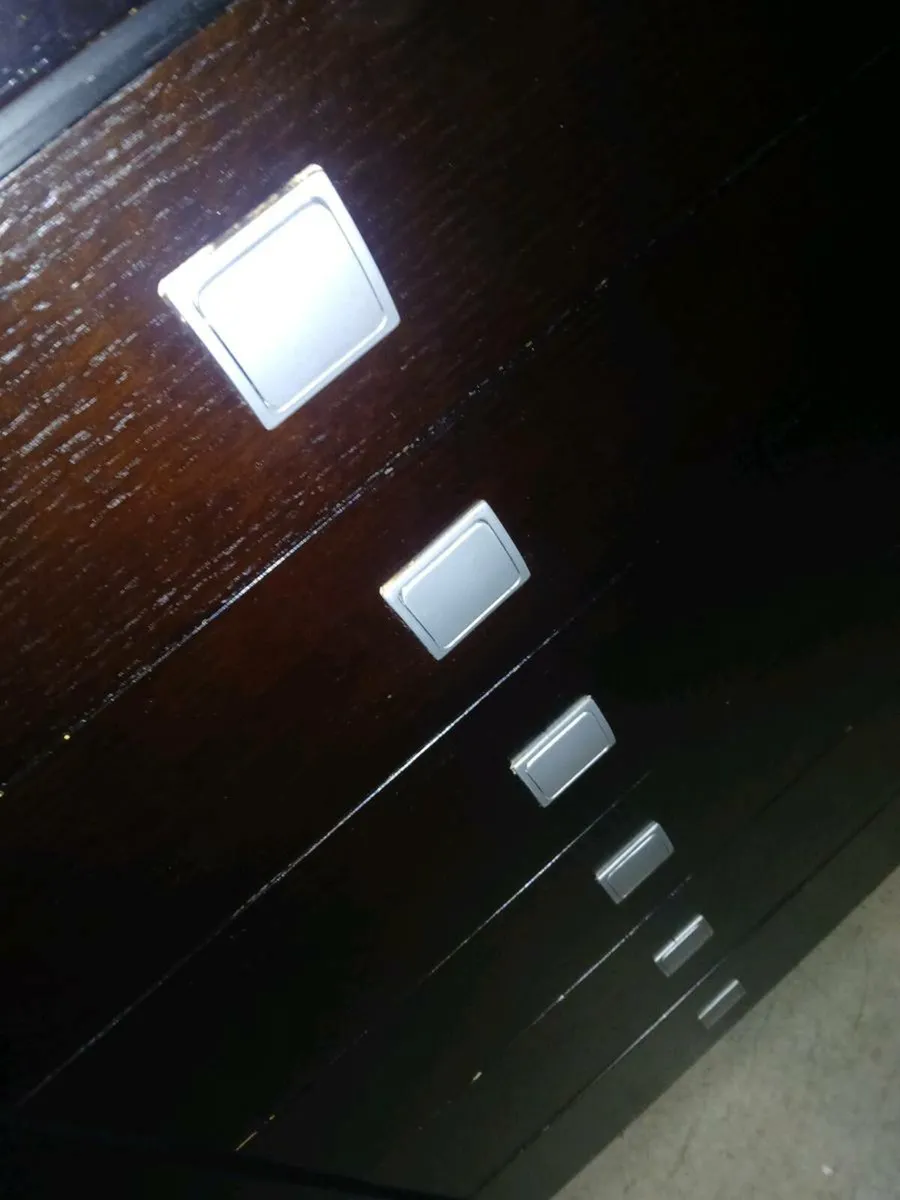 Chest of drawers - Image 2