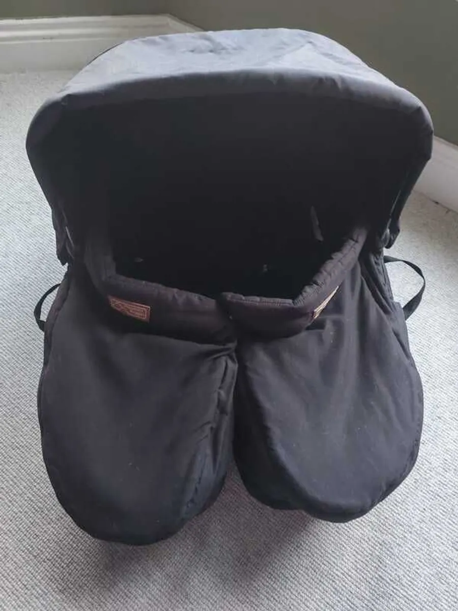 Twin buggy bassinet - Image 1