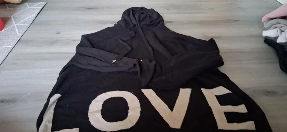 Womens clothing - Image 2