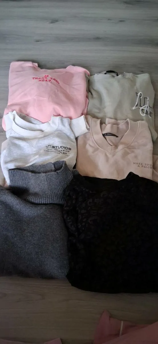 Womens clothing - Image 3