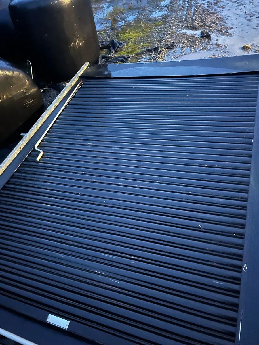 Roller door - Image 2