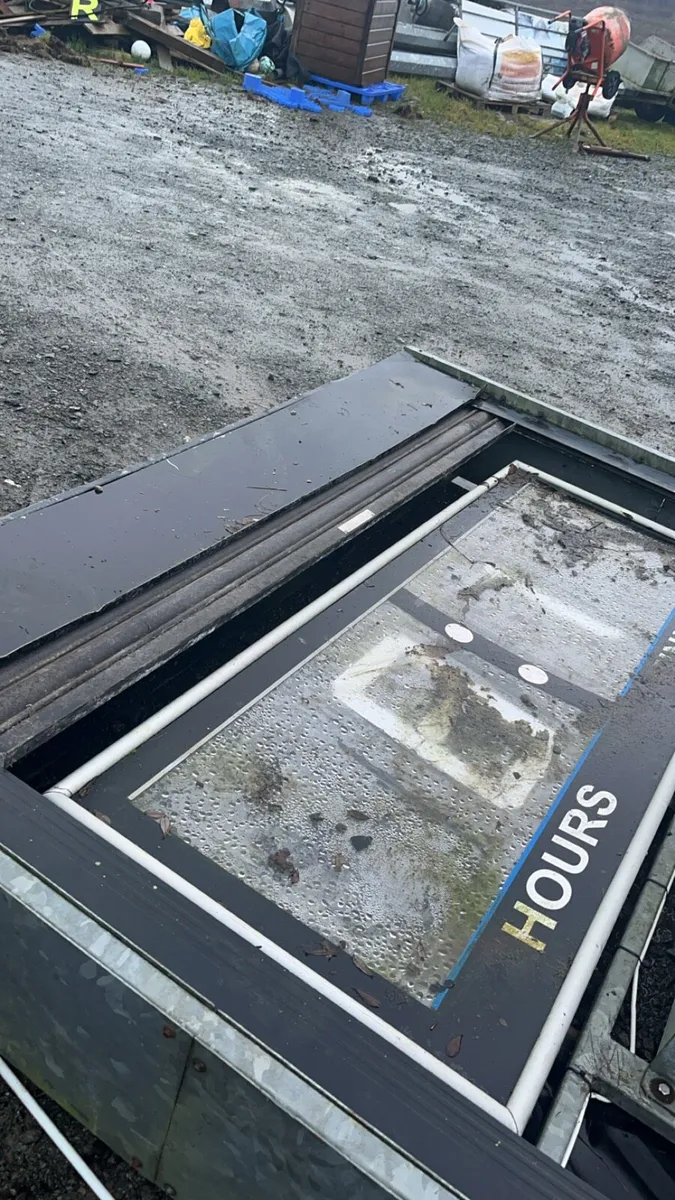 Roller door - Image 4