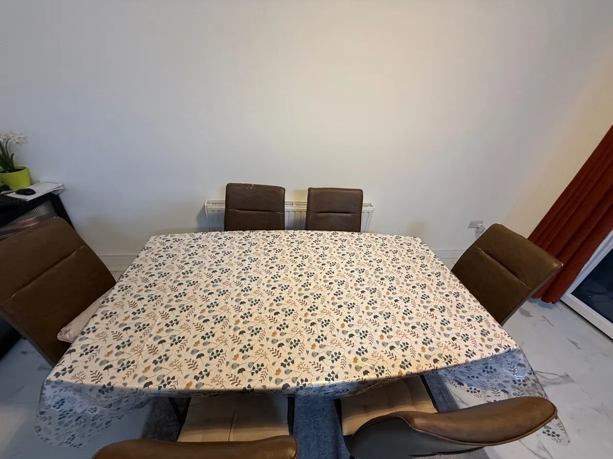 Dining table - Image 2