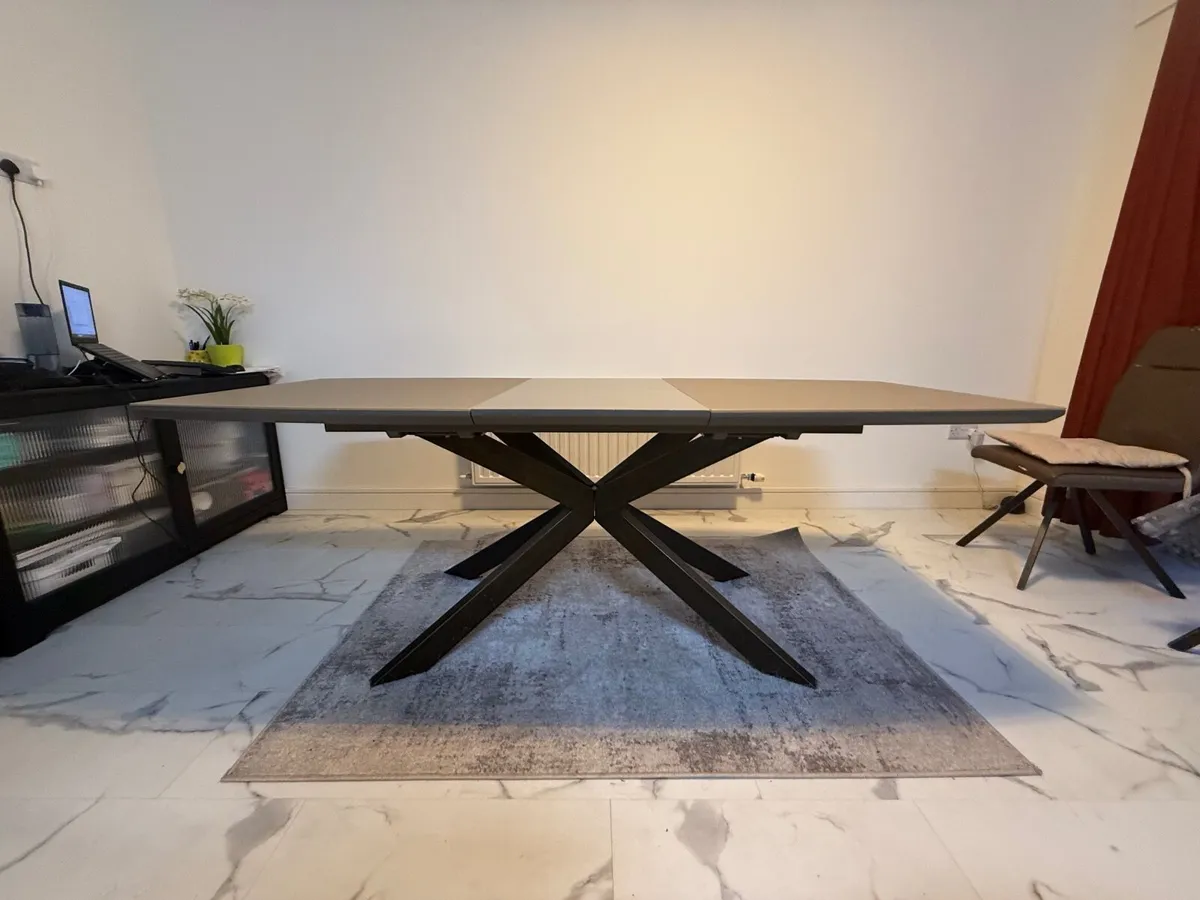 Dining table - Image 3