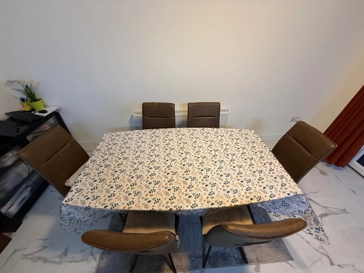 Dining table - Image 4