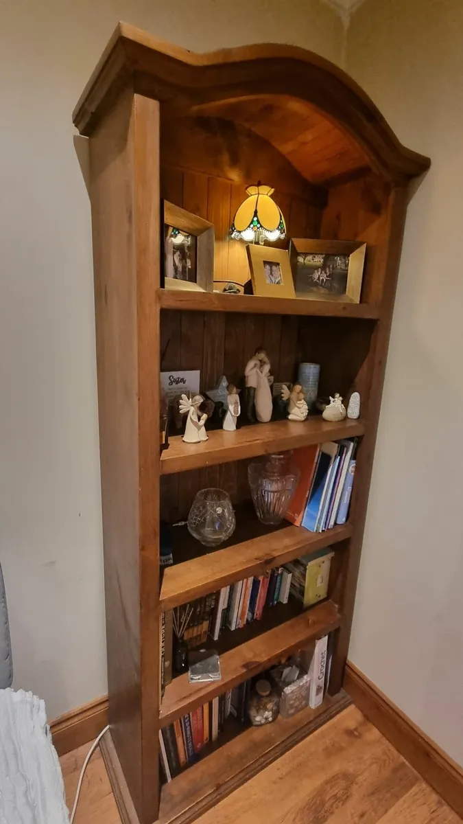 Beautiful solid oak Bookcase - Image 2