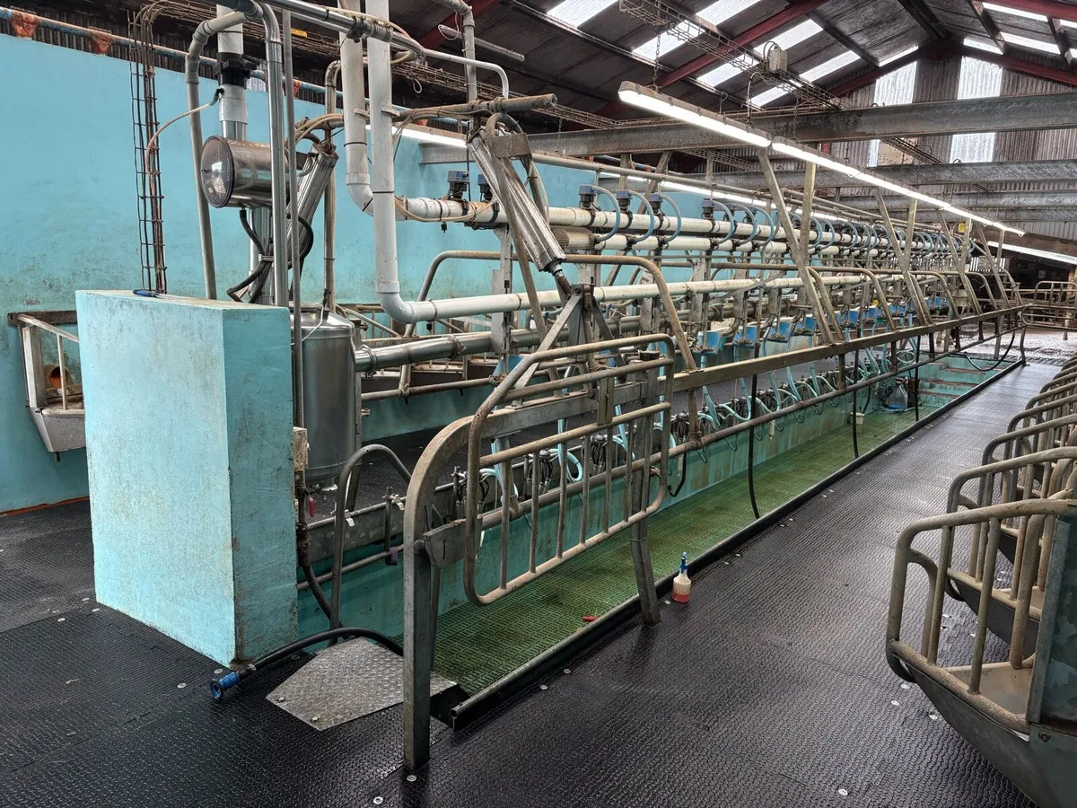 Fullwood milking parlour - Image 1